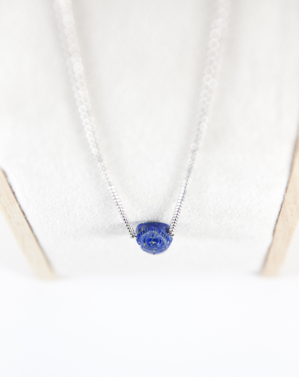 Scarabée en Lapis Lazuli sur chaine en argent rhodié, Sanùk création, Bayonne