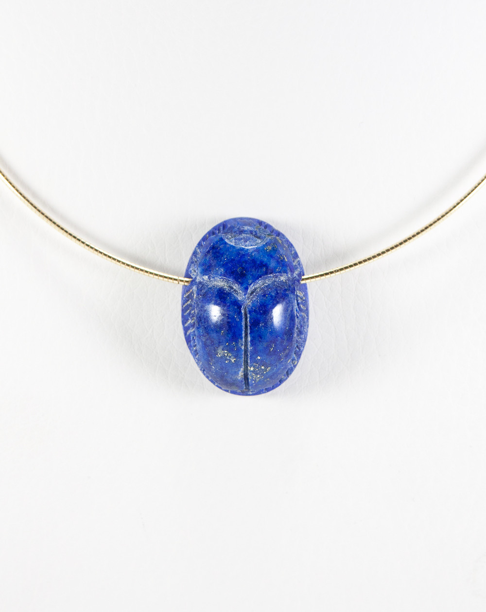 Pendentif Scarabée en Lapis Lazuli. Collection Khépri. Sanuk Création, Bayonne
