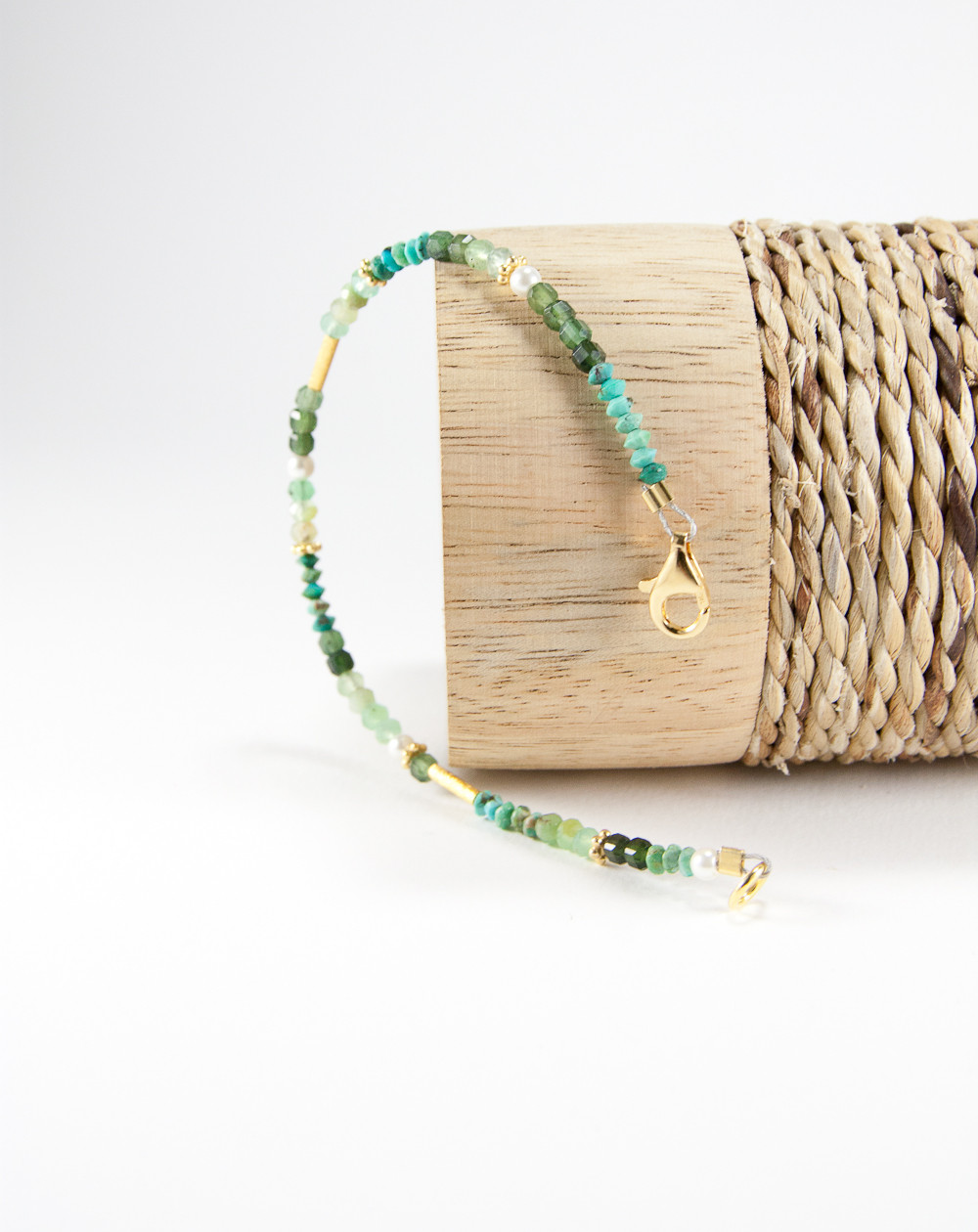 Bracelet épure Jade, Turquoise, Perle d'eau douce, Préhnite, Grenat grossulaire. Sanuk Création, Bayonne