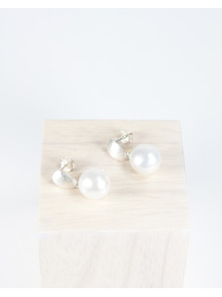 Boucles d'oreilles en Perle d'eau douce, attaches en argent 925 brossées, Sanùk Création, artisans créateurs français de bijoux
