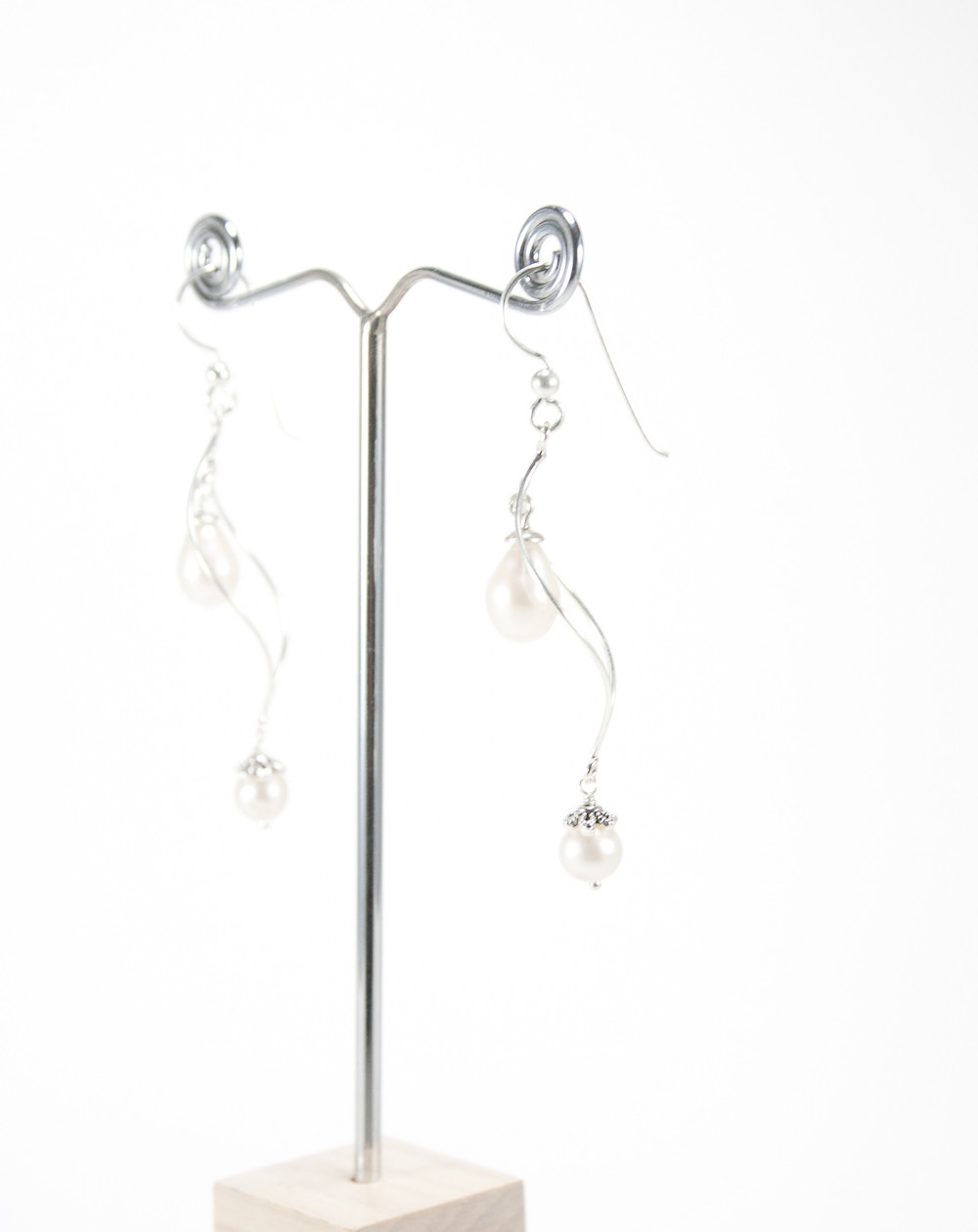Boucles d'oreilles en perle d'eau douce, collection équilibre, Sanuk Création, Bayonne