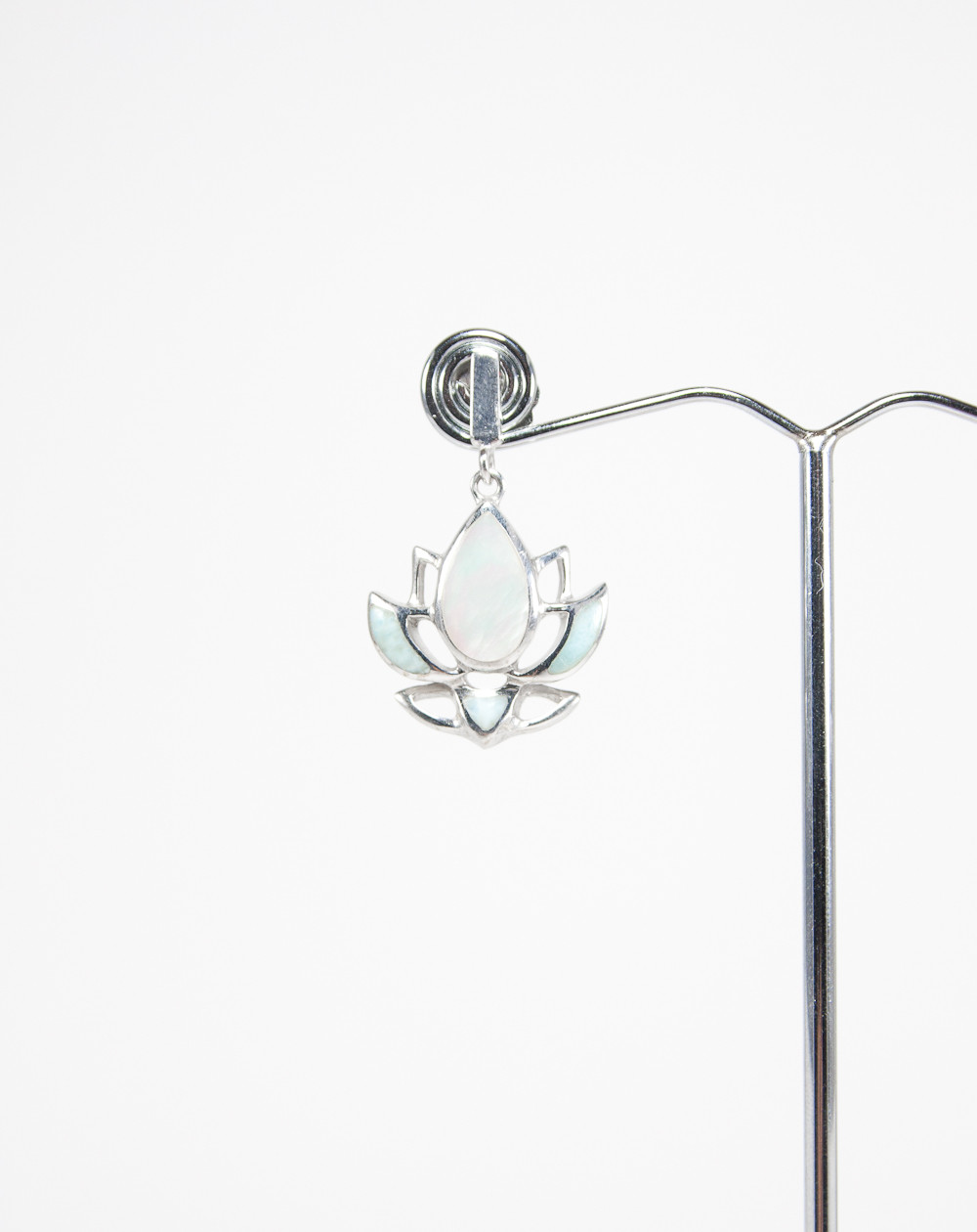 Boucles d'oreilles fleur de Lotus Larimar, collection Dokbua