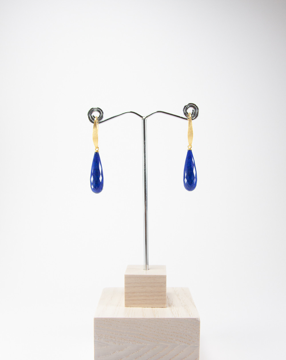Boucles d'oreilles plaqué or, gouttes de  Lapis Lazuli, Sanuk Création