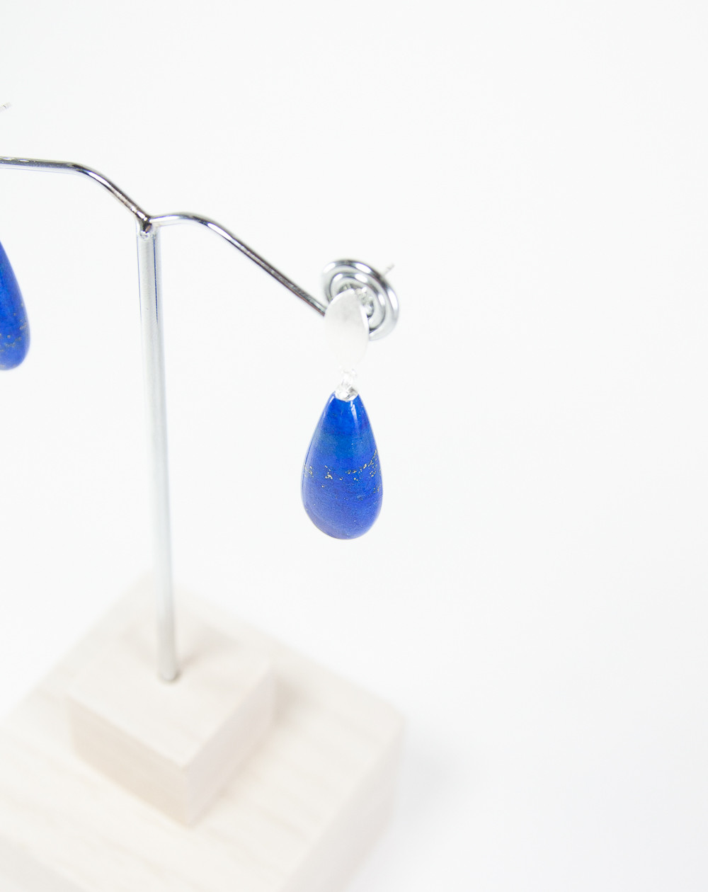 Boucles d'oreilles en gouttes de Lapis Lazuli, argent brossé, Sanuk Création