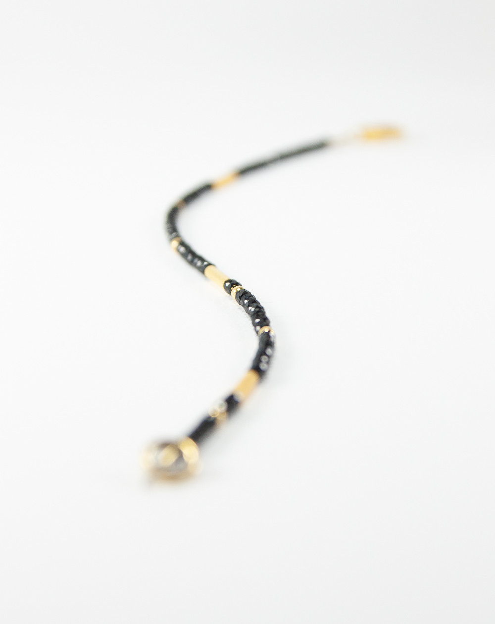 Bracelet Spinelle noir, collection épure Sanuk création