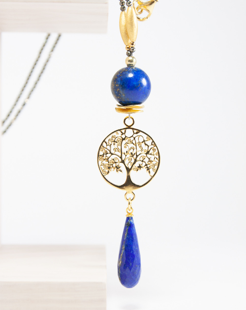 Sautoir arbre de vie en Lapis Lazuli et Pyrite. Collection Kimua. Sanuk Création. Créateurs Français