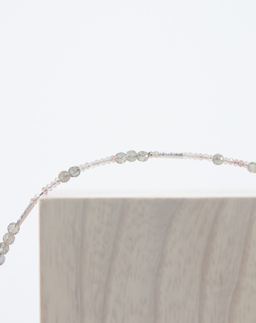 Bracelet collection épure Quartz Rose Labradorite. Créateurs Français. Sanuk Création
