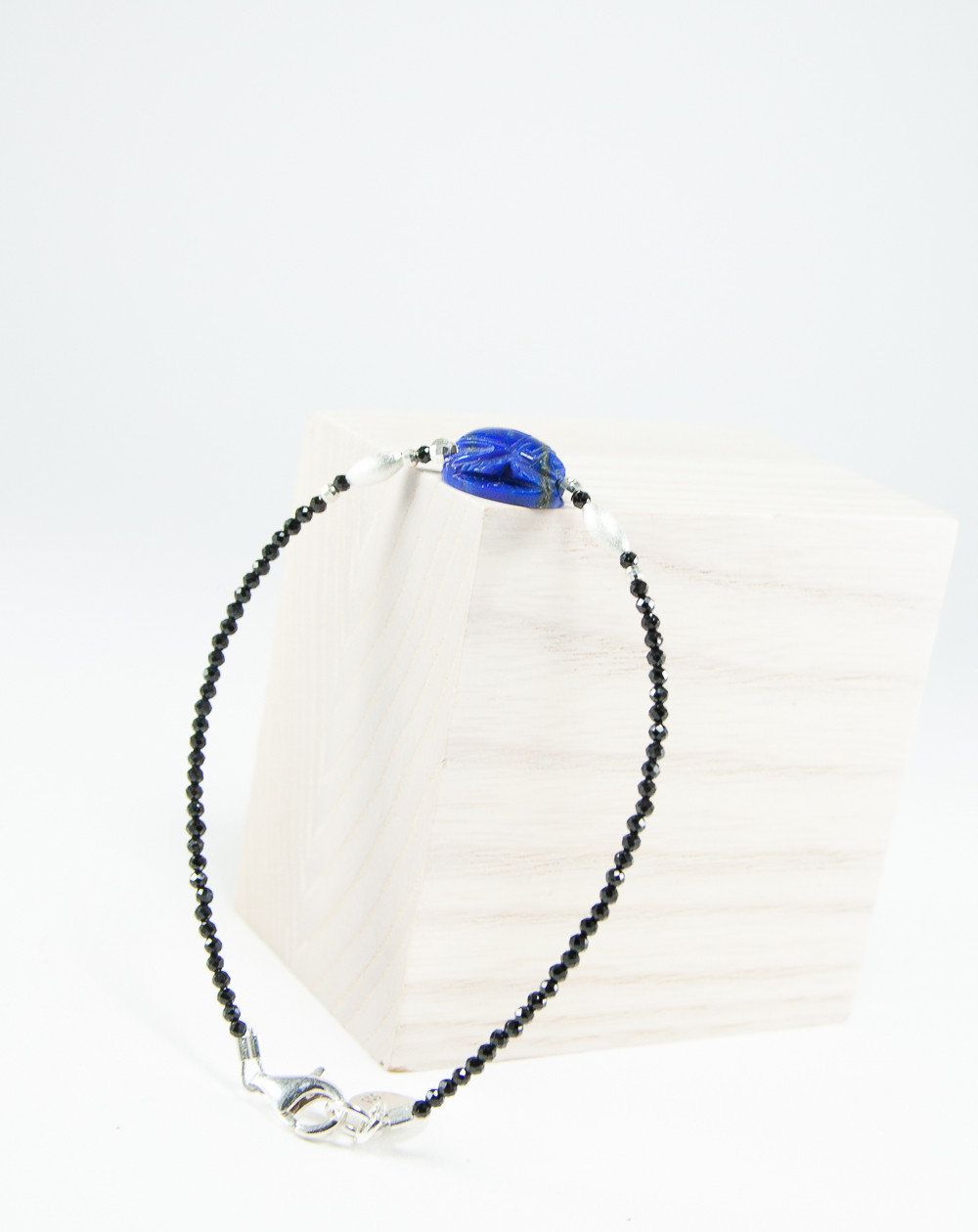 Bracelet Spinelle Scarabée Lapis Lazuli.  Sanuk création. Bayonne